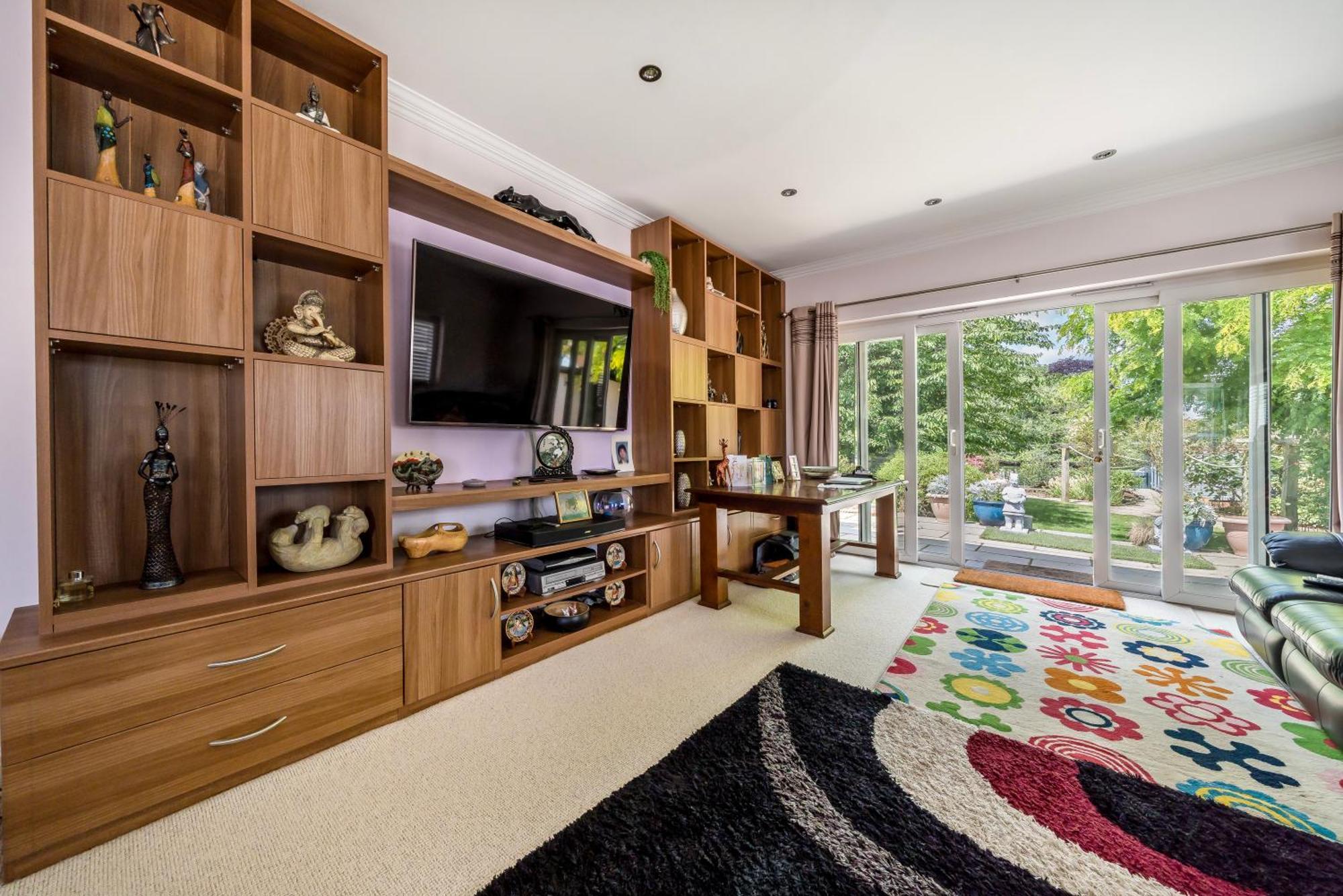 Cozy Double Bedroom In Stunning Bungalow On River Thames - Near Thorpe Park/Royal Holloway University/20Mins From Heathrow Staines-upon-Thames Zewnętrze zdjęcie